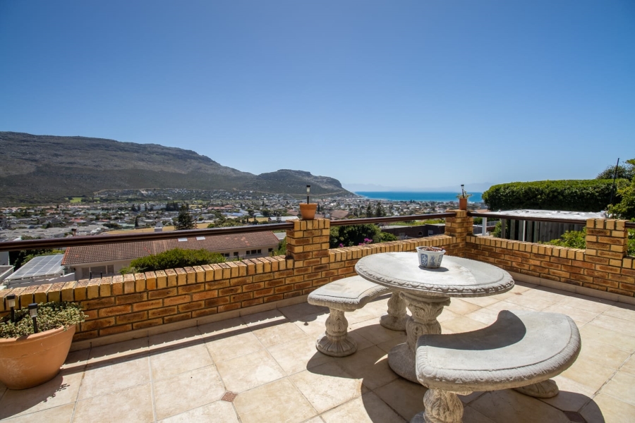 To Let 3 Bedroom Property for Rent in Capri Western Cape